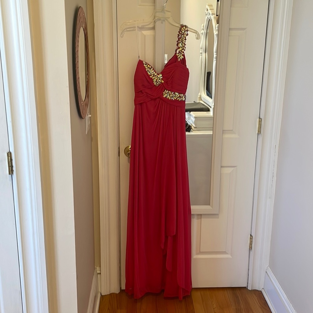 Beautiful pink prom dress!